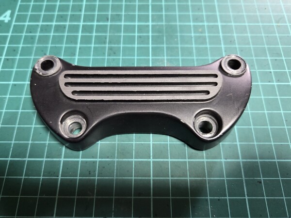 ■良品/即決/送料無料■ハーレーダビッドソン純正トップ/ライザークランプ/1インチバーハンドル用 3本ライン 艶消しブラック 黒
