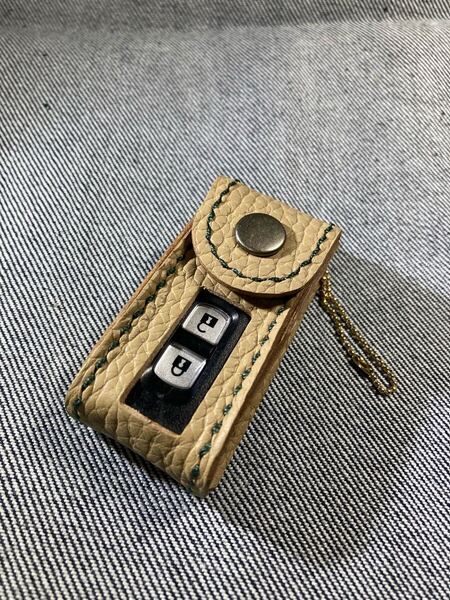 スマートキーケース★本革★レザー★ハンドメイド★ホンダN用★ベージュシボ革★緑ステッチ