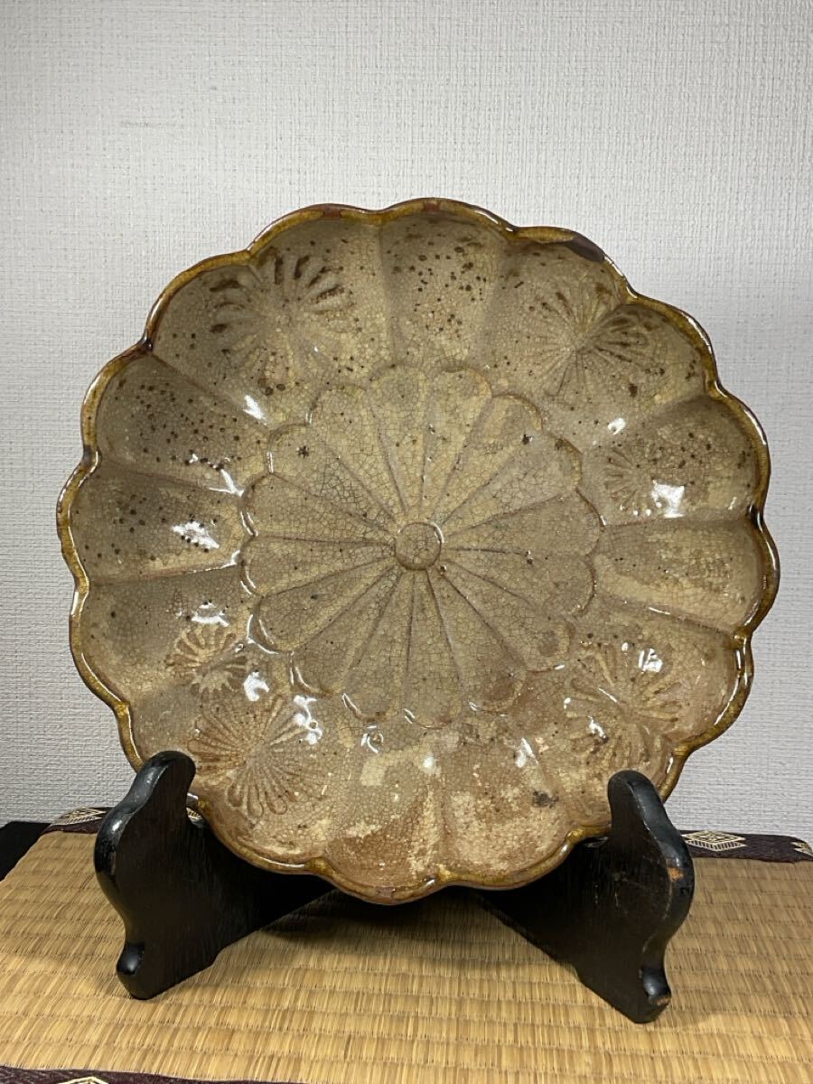 Yahoo!オークション -「菊 紋」(日本の陶磁) (陶芸)の落札相場 Yahoo!オークション -「菊 紋」(日本の陶磁) (陶芸)の落札相場