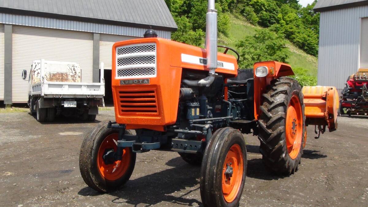 クボタL1-185D中古トラクター 4WD ディーゼルエンジン 自動耕深