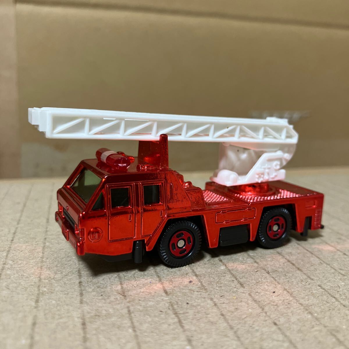 ロングトミカ L10 1/110 アメリカンハシゴ消防車 | トイズキング