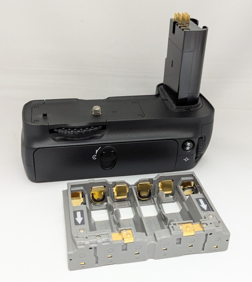 Nikon MB-D200 Multi Power Battery Pack & Nikon Battery