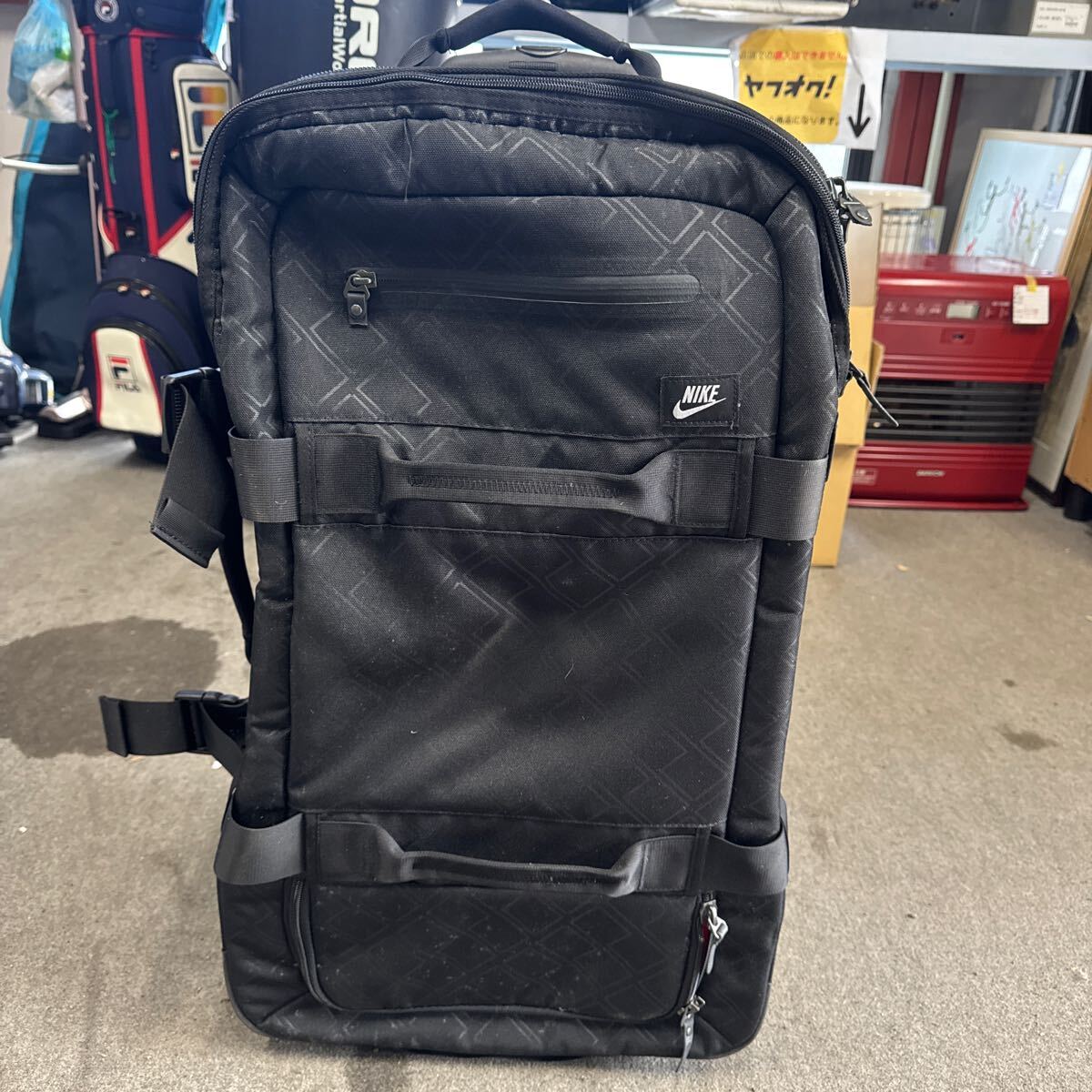 【美品】 NIKE ナイキ キャリーバッグ 黒 ナイロン Yahoo!オークション -「ナイキ キャリー」の落札相場・落札価格