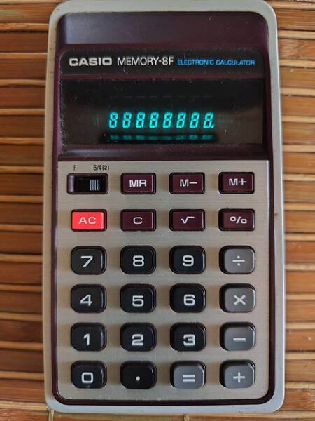 CASIO/カシオ MEMORY-8F 電卓 緑セグメント レトロ