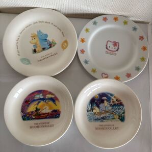 ムーミンバレー Hello Kitty 4枚セット お子様プレート 元箱無 プレート 小皿 陶磁器 皿 ムーミン スヌーピー 食器 絵皿 お皿
