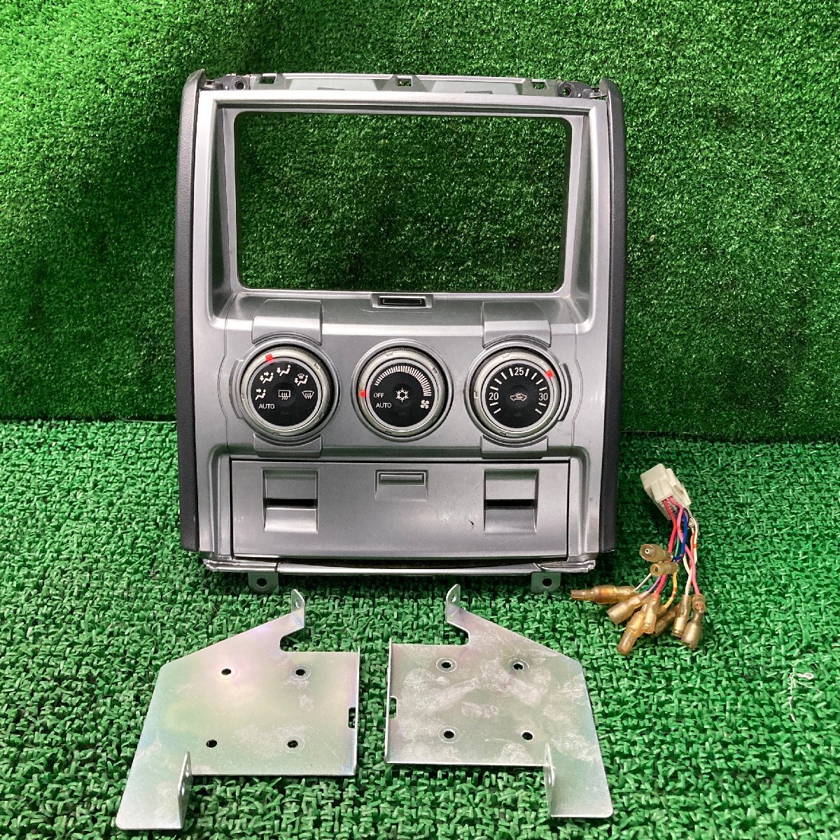 三菱 純正 デリカD5 《 CV5W 》 エアコンスイッチパネル P71100