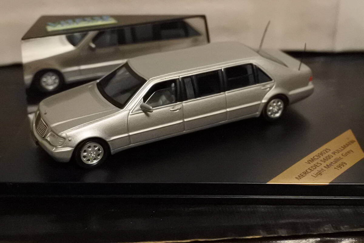 プルマン600 DCT 1/64 Scale Mercedes-Benz 600 PULLMAN LWB Gold Diecast