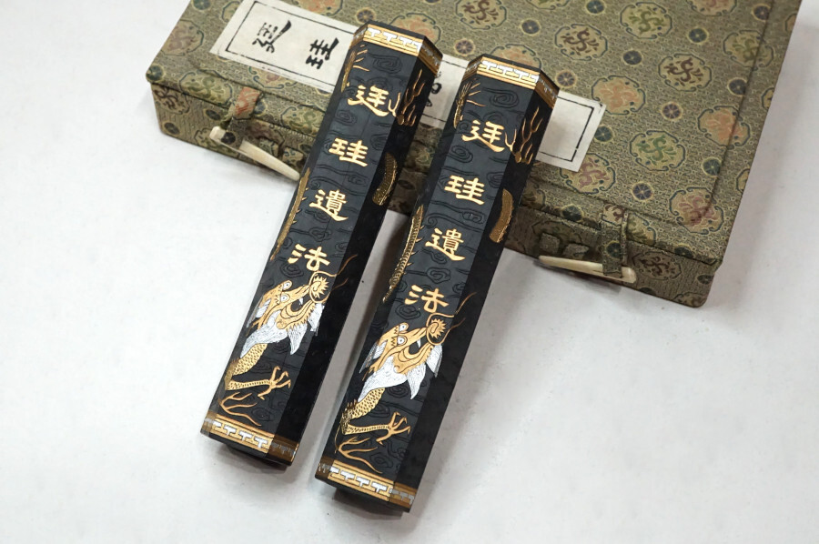 中国墨 壬申年楊氏宛樓選煙 廷貴遺法 超頂漆煙 118g 唐墨 未使用品 中国墨 壬申年楊氏宛樓選煙 廷貴遺法 超頂漆煙 118g 唐墨 未使用品