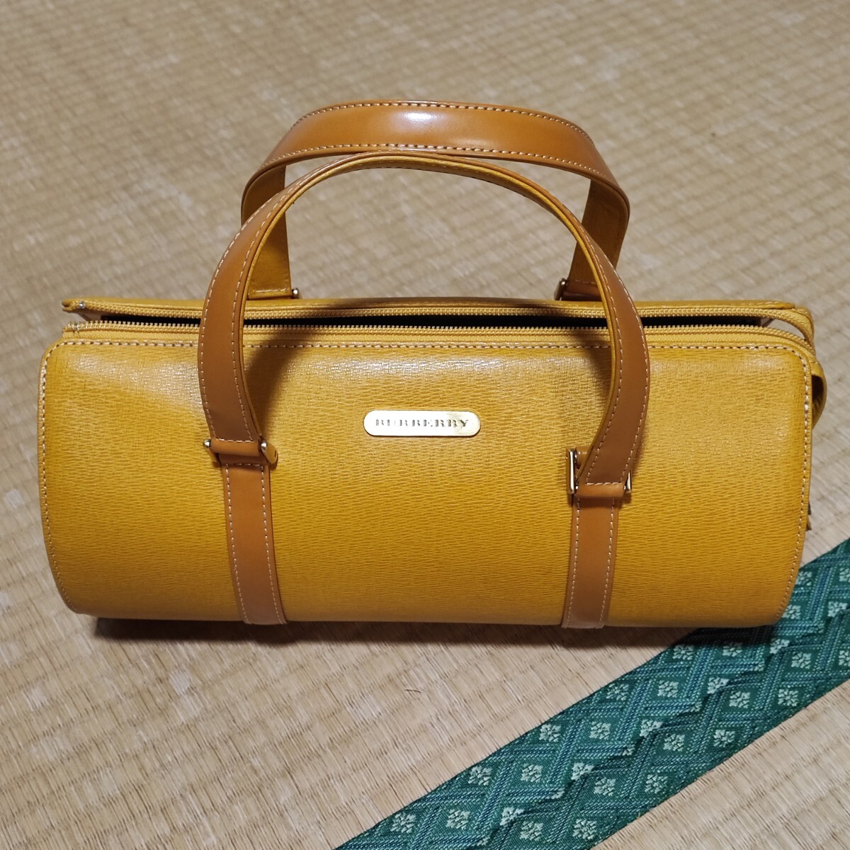 Yahoo!オークション -「筒型ハンドバッグ」(かばん、バッグ Yahoo!オークション -「筒型ハンドバッグ」(かばん、バッグ