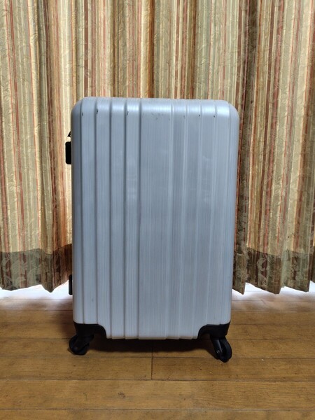 スーツケース白色 中古品 鍵無し