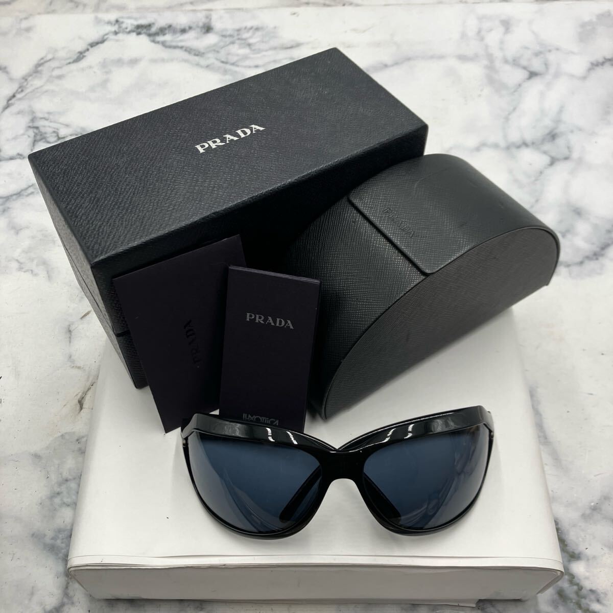 極美品】PRADA プラダ ブラウンサングラス ケース付 スクエア 未 極美品】PRADA プラダ ブラウンサングラス ケース付 スクエア 未