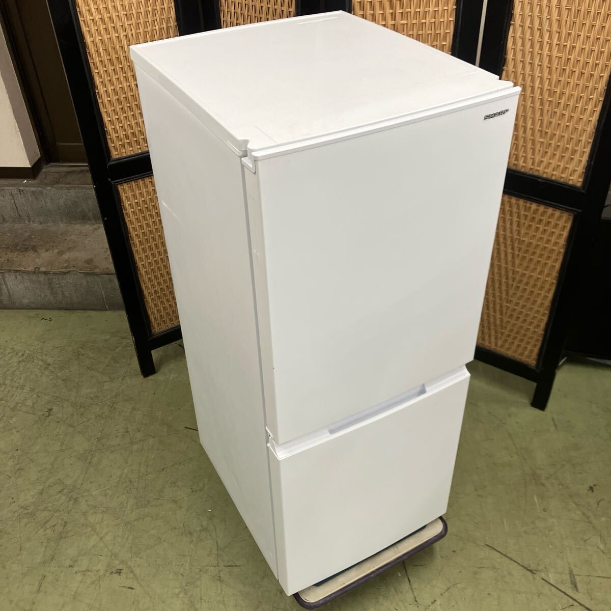 Yahoo!オークション -「シャープ冷蔵庫 2ドア」(100リットル Yahoo!オークション -「シャープ冷蔵庫 2ドア」(100リットル