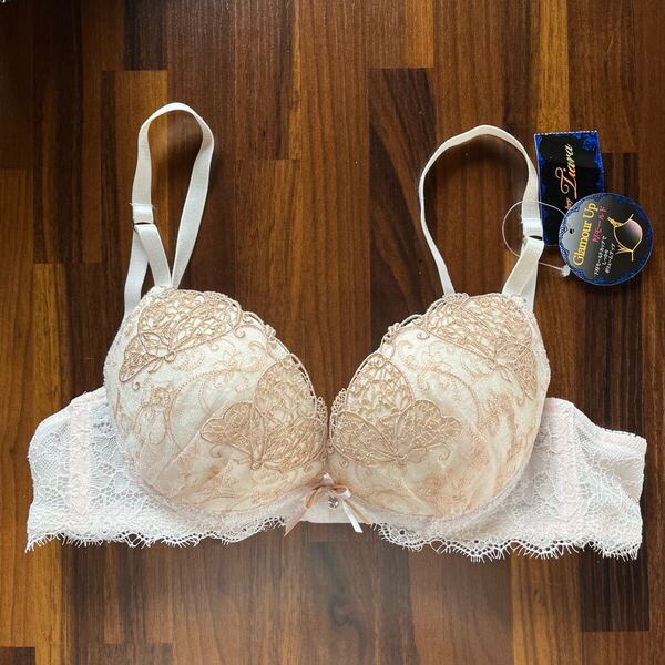 新品 未使用 タグ付 tiara ブラジャー ブラ ランジェリー A75