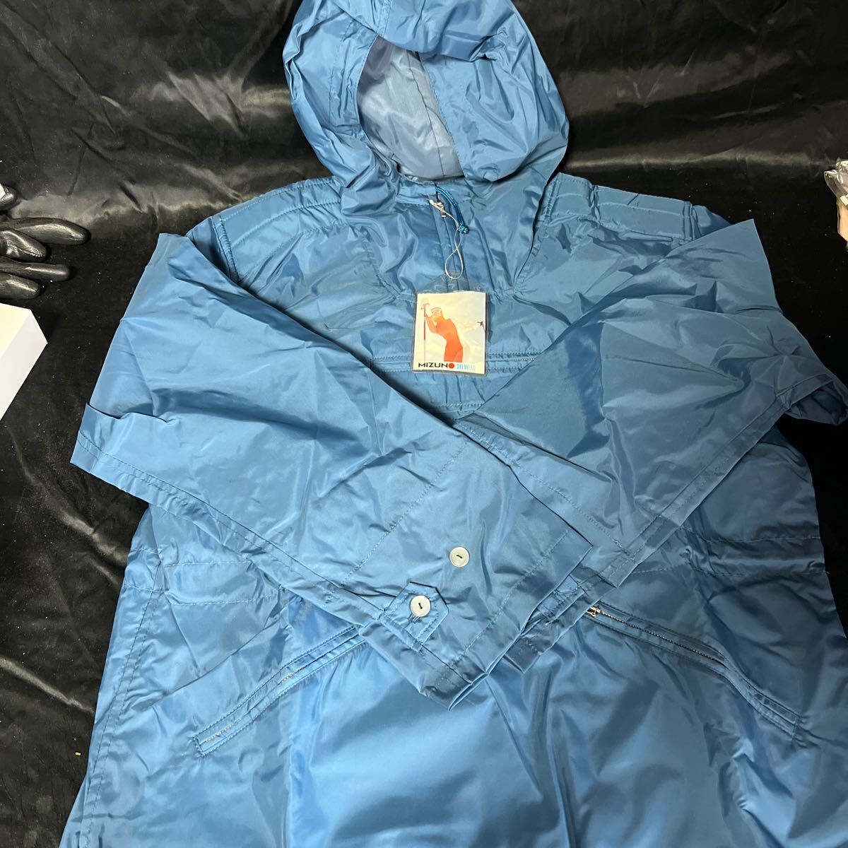 品揃え豊富で DESCENTE スキーウェア 新品未使用 多収納 サイズ94-95 DWK-2500 トップス、ジャケット