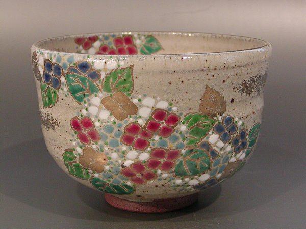 Amazon.co.jp: 花蝶窯 手塚石雲造 萌黄金襴手捻祥瑞文 茶碗 共箱