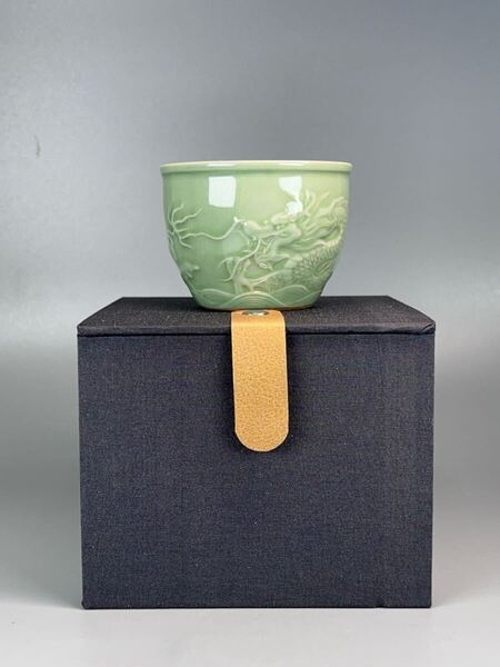 新品未使用 中国美術 茶器 茶道具 青磁 龍紋 湯呑み 箱付き