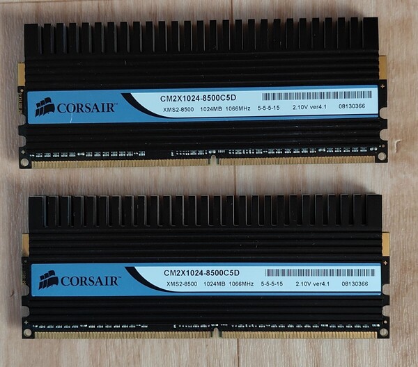 送料込み PC2-8500 1GB*2枚 CORSAIR DOMINATOR XMS2-8500 1024MB DDR2 SDRAM CM2X1024-8500C5D