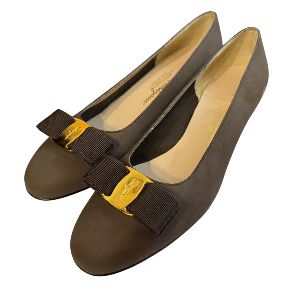 【新品未使用】サルヴァトーレフェラガモ パンプス ガンチーニ キャメル レザー サルヴァトーレフェラガモ パンプス ガンチーニ レザー ベージュ