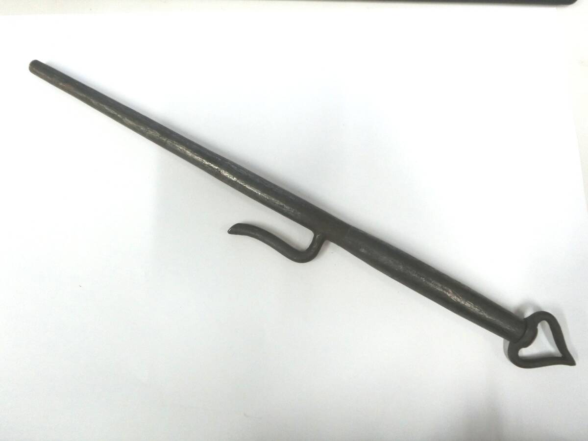 十手 鉄製 両面鉤 釵 サイ 全長46cm 一対 時代 古玩 旧家 蔵出