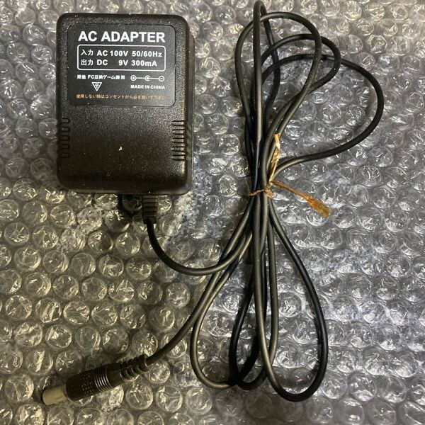 ACアダプター FC互換ゲーム機用 入力(AC 100V 50/60Hz) 出力(DC 9V 300mA) 動作未確認ジャンク