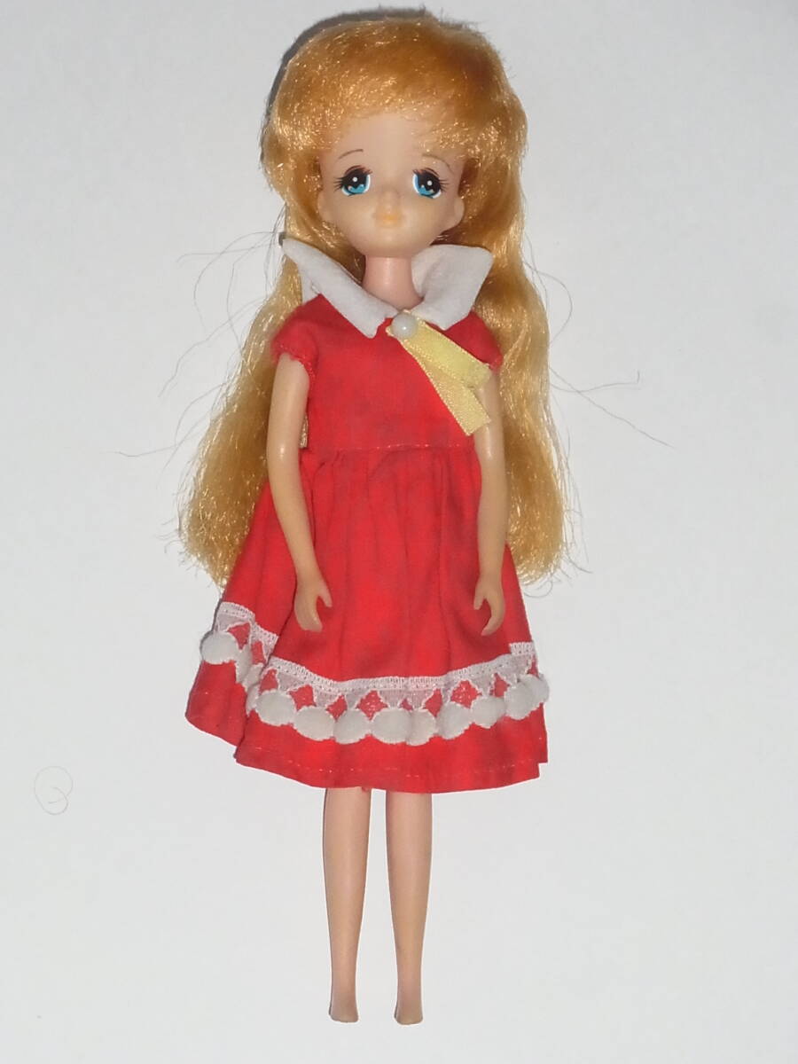 いづみちゃん人形と洋服2着とイヤリング(指輪にも) 人形
