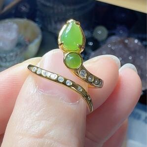 R2M-085 天然石指輪 2025縁起物 ヘビちゃん リング アクセサリー 指輪 和田玉 宝石 天然石 鮮やか緑 パワーストーン 箱付き