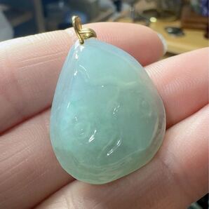 R2-0651天然本翡翠《本物保証》 氷糯種 ペンダントK18 一点物 希少 縁起物 お守り パワーストーン