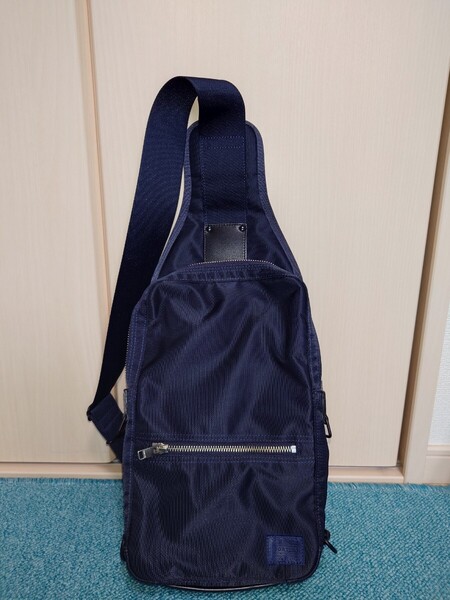 綺麗 PORTER / LIFT SLING SHOULDER BAG ポーター ボディバッグ 斜めがけ ナイロン リフト 品番822-06134 吉田カバン新品から数回のみ使用