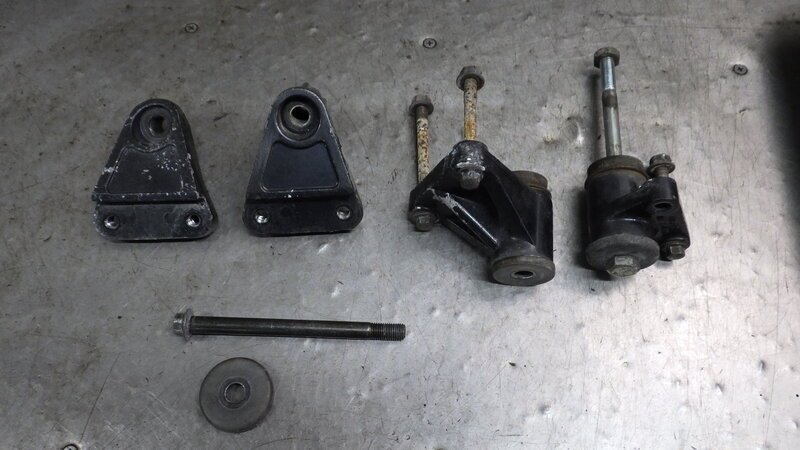 スタバ　ゼファー400 純正　エンジンマウント　バフ スタバ様 専用 ゼファー400 純正 エンジンマウント バフ Bagus