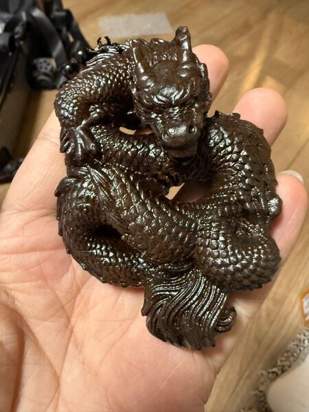新品 沈香木彫 辰(竜) 根付 掛け物 細工彫り お守り 縁起物 金財運 送料無料