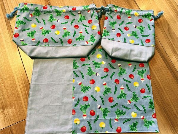 ●ハンドメイド●野菜柄 お弁当袋*コップ袋*ランチョンマット 水色