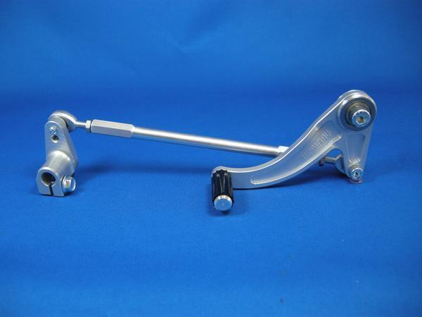 0110　RA01J　RZ50　ステップ左右　ブレーキペダル　100サイズ　ヤマハ ウェビックガレージセール | RZ50のステップ | 中古パーツ