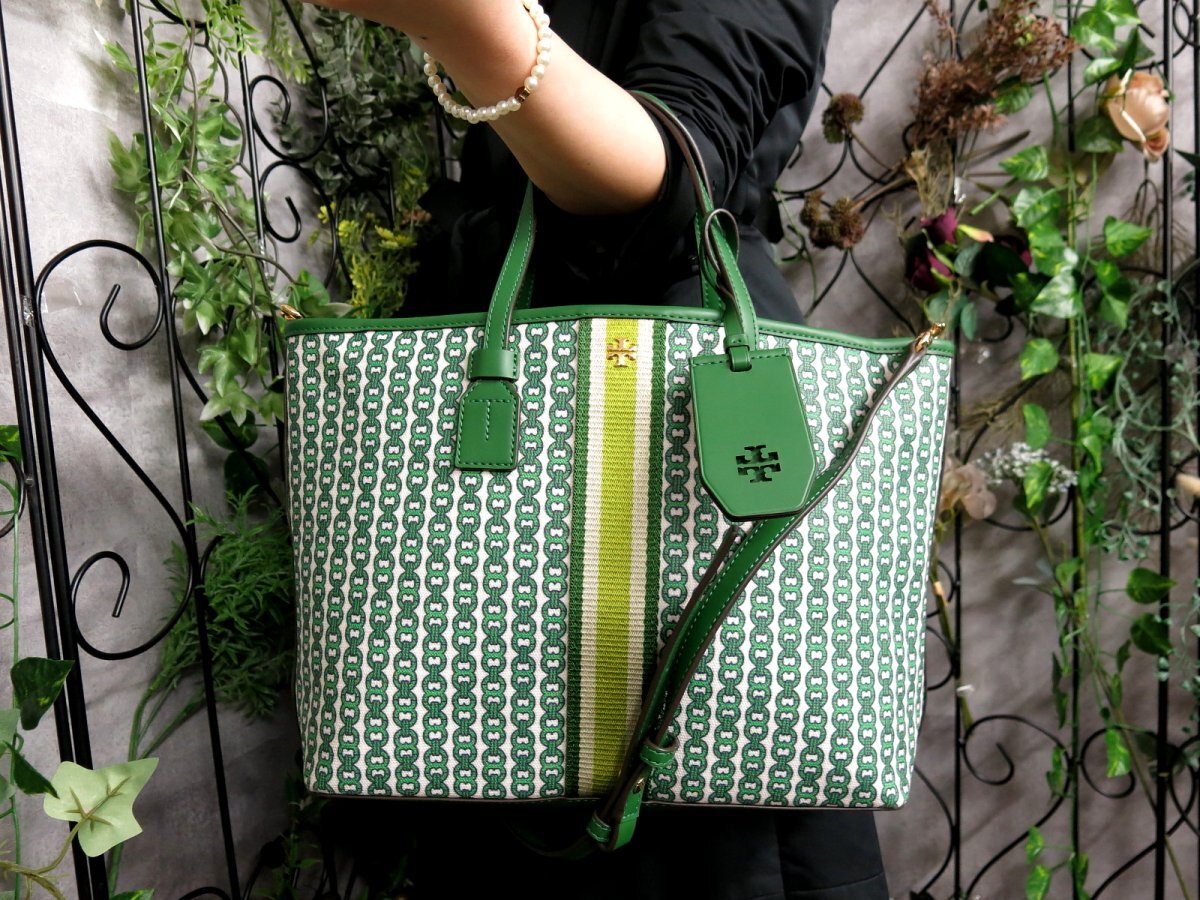 Tory Burch トートバッグ PVC エナメル ブラック ロゴ 肩掛け
