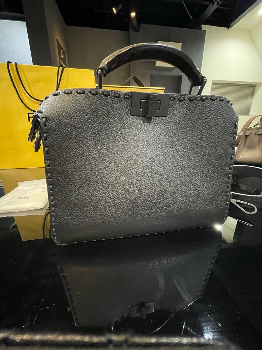 Yahoo!オークション -「fendi ピーカブー スモール」の落札相場 Yahoo!オークション -「fendi ピーカブー スモール」の落札相場
