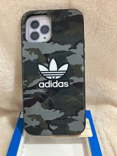 Adidas iphone 12/12pro ケース カモ緑