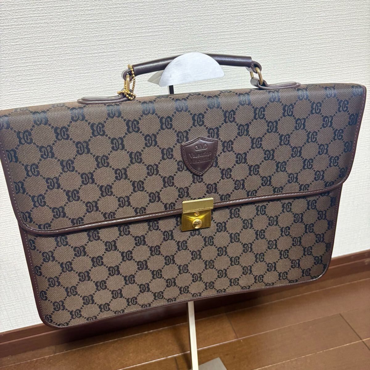 Yahoo!オークション -「valentino」(ブリーフケース、書類かばん Yahoo!オークション -「valentino」(ブリーフケース、書類かばん