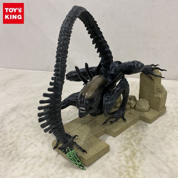 海洋堂/エイリアン•ウォーリアー台座(中古品) Yahoo!オークション -「エイリアンウォーリアー」(フィギュア