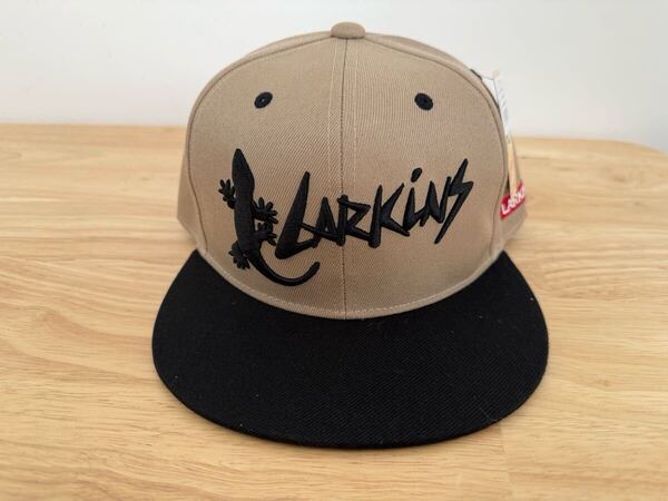 LARKiNS ラーキンス ベースボールキャップ (ベージュ/ブラック)