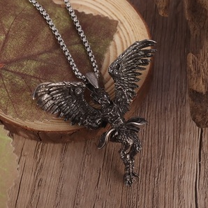 入荷!【無病息災・家内安全】ガルーダの重厚なメタルネックレス