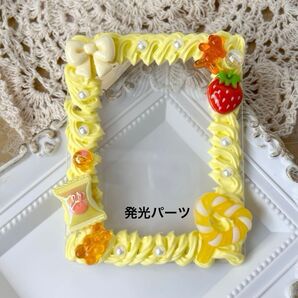 トレカケース ホイップデコ 硬質ケースデコ B8 黄色 飴 発光パーツ いちご 韓国風 クレイホイップ ハンドメイド クマ