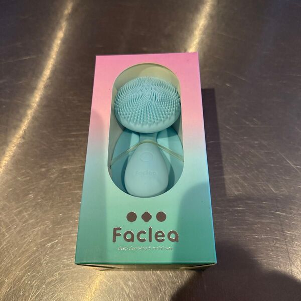 毛穴すっきり!Faclea 電動 洗顔ブラシ 音波 磁気 防水 植物性シリコンでお肌にやさしい (フェアリーグリーン)