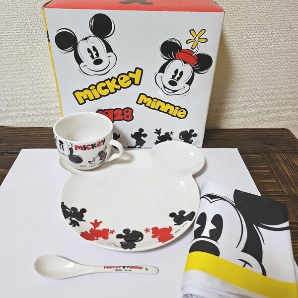 ミッキー ミニー 皿 マグカップ スプーン ランチョンマット 4点セット 非売品