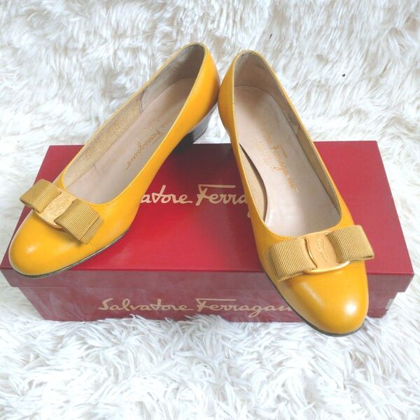 Salvatore Ferragamo フェラガモ ヴァラリボン パンプス イタリア製 イエロー