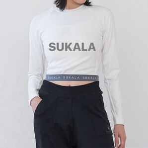 【SUKALA】ロゴジャガードロングスリーブトップス 白 ホワイト 長袖