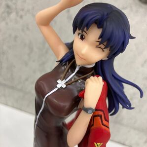 2022年 葛城ミサト フィギュア 大人のキス 脇窪 使徒、襲来 流通限定 クロスペンダント ヒロイン BANDAI 外箱無