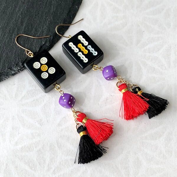【No.183】 麻雀牌と2色タッセルのピアス