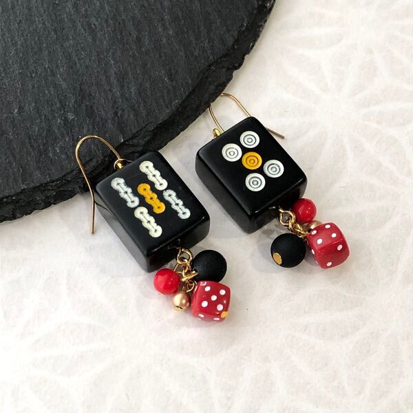 【No.194】 麻雀牌とサイコロのじゃらじゃらピアス レッド