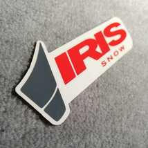 新品未使用正規品本物IRISアイリス限定マークロゴステッカー　グレー/レッド　横約10.1cm 縦約4cm 　送料￥84～_画像3