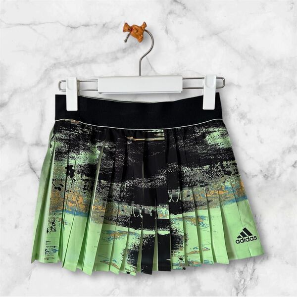 adidasテニス プリーツスコート