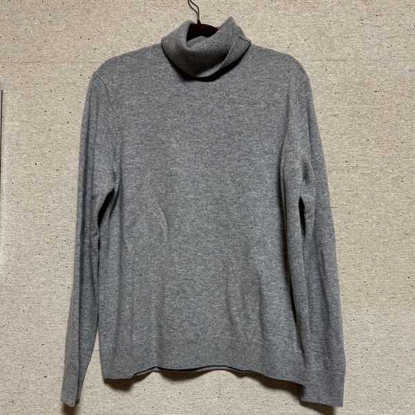 ■ユニクロ グレー カシミヤタートルネック ニット 251-469480